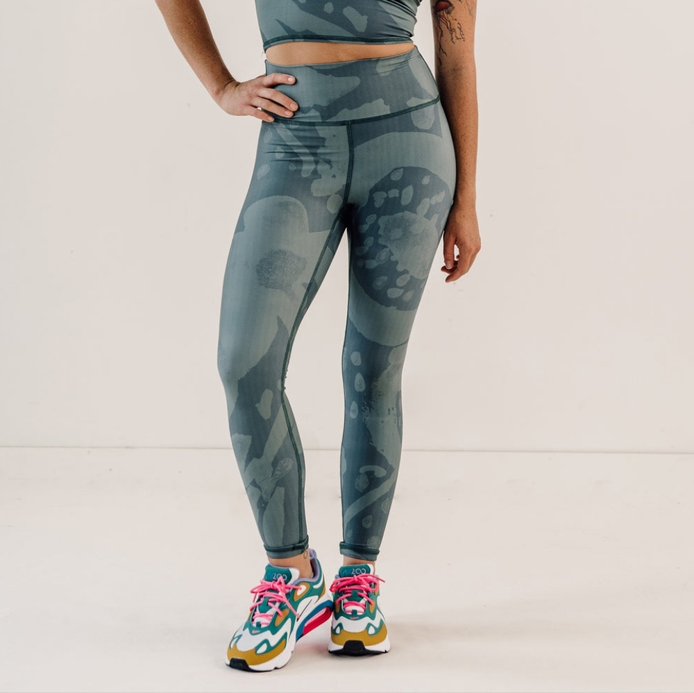 Nube Currents Leggings in Kelp Green Xsmall